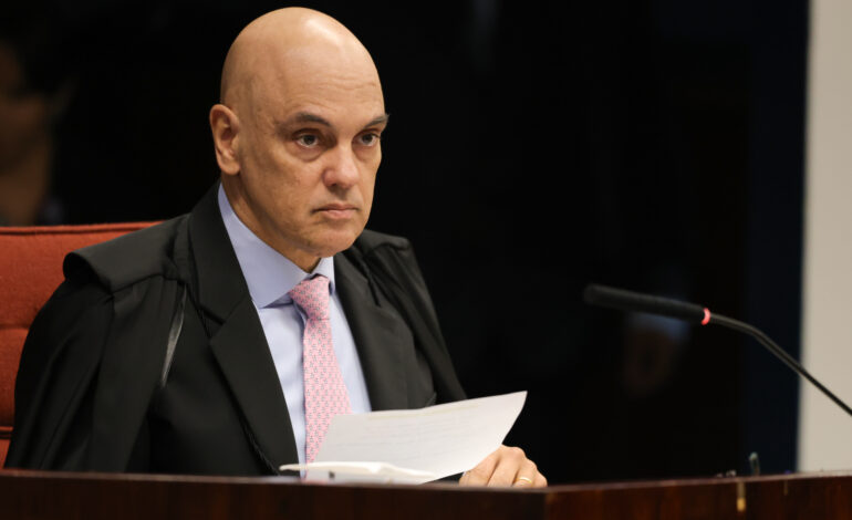 Moraes vota para condenar Bolsonaro e outros sete réus por tentativa de golpe Estado