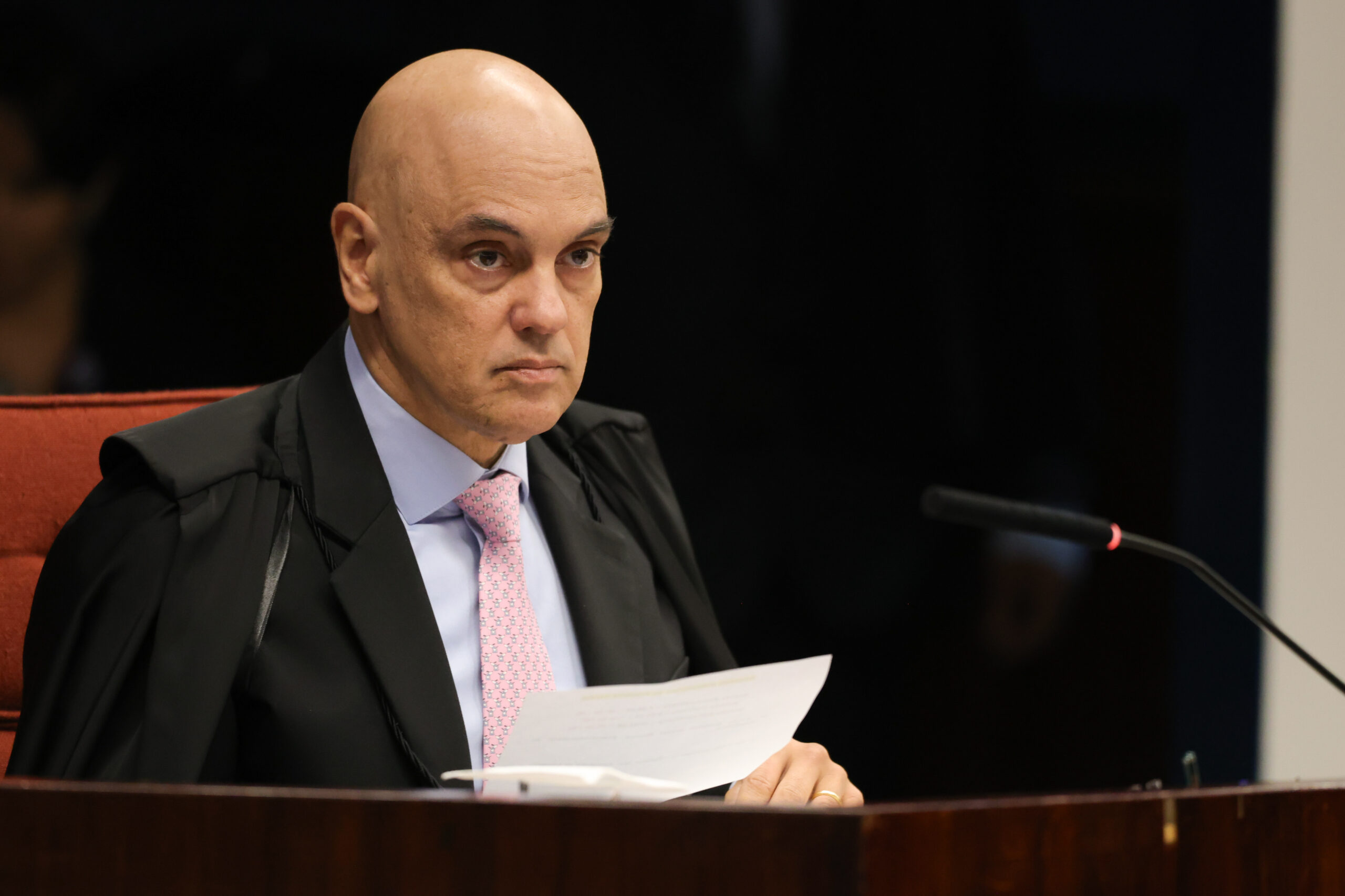 Moraes vota para condenar Bolsonaro e outros sete réus por tentativa de golpe Estado