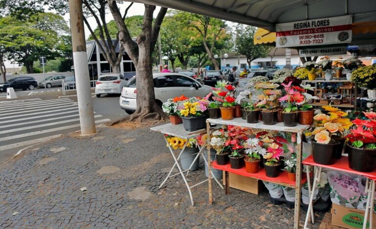 Ambulantes devem se cadastrar para atuar em cemitérios no Dia das Mães, em Limeira