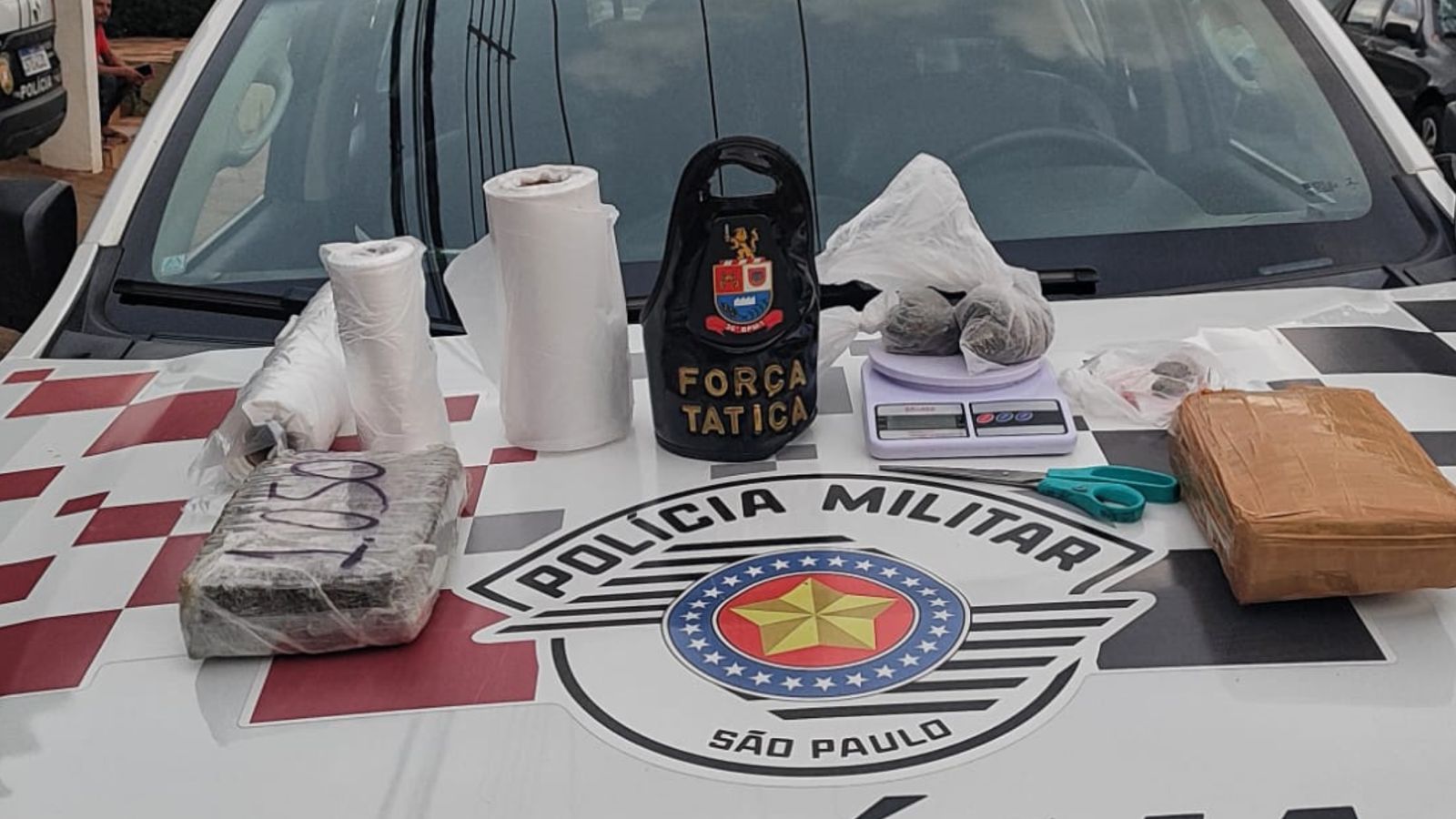 Força Tática prende traficante e localiza 2 kg de maconha no Ernesto Kühl
