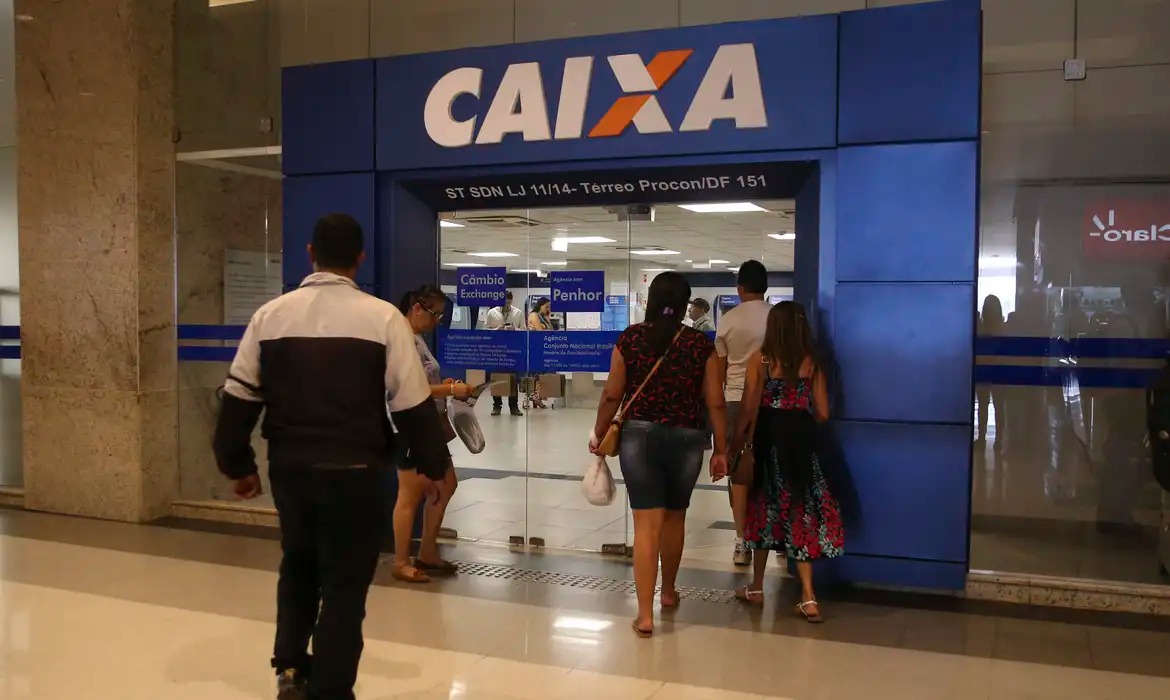 Caixa libera abono salarial para nascidos em julho e agosto