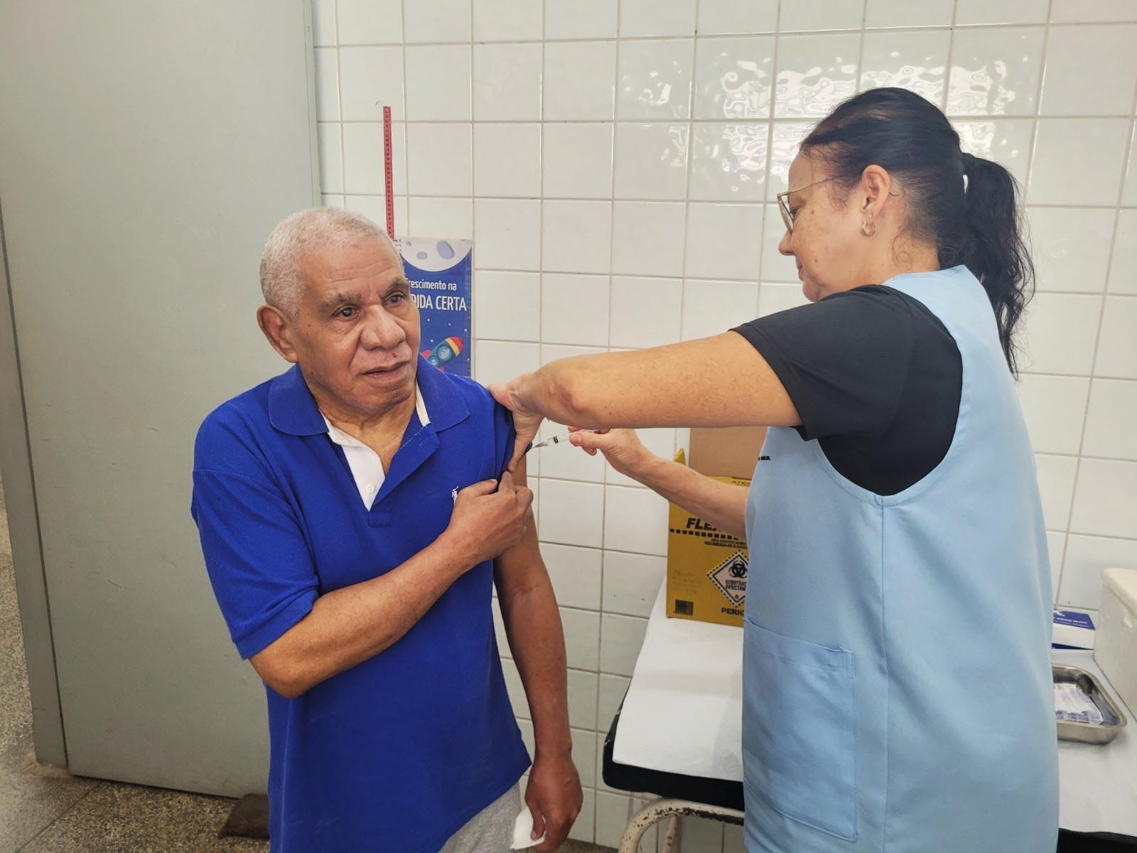 Plantão de Vacinação estará nas UBSs Graminha e Abílio Pedro neste sábado (21); Drive-thru ficará fechado
