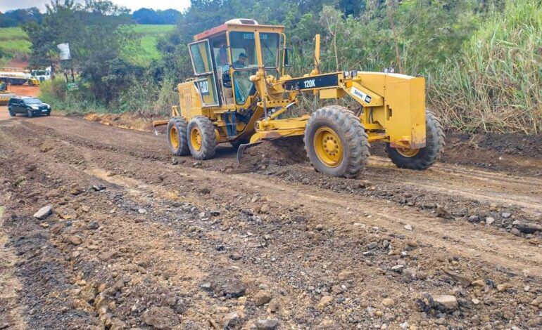 Prefeitura realiza manutenção na estrada rural que liga Limeira a Americana