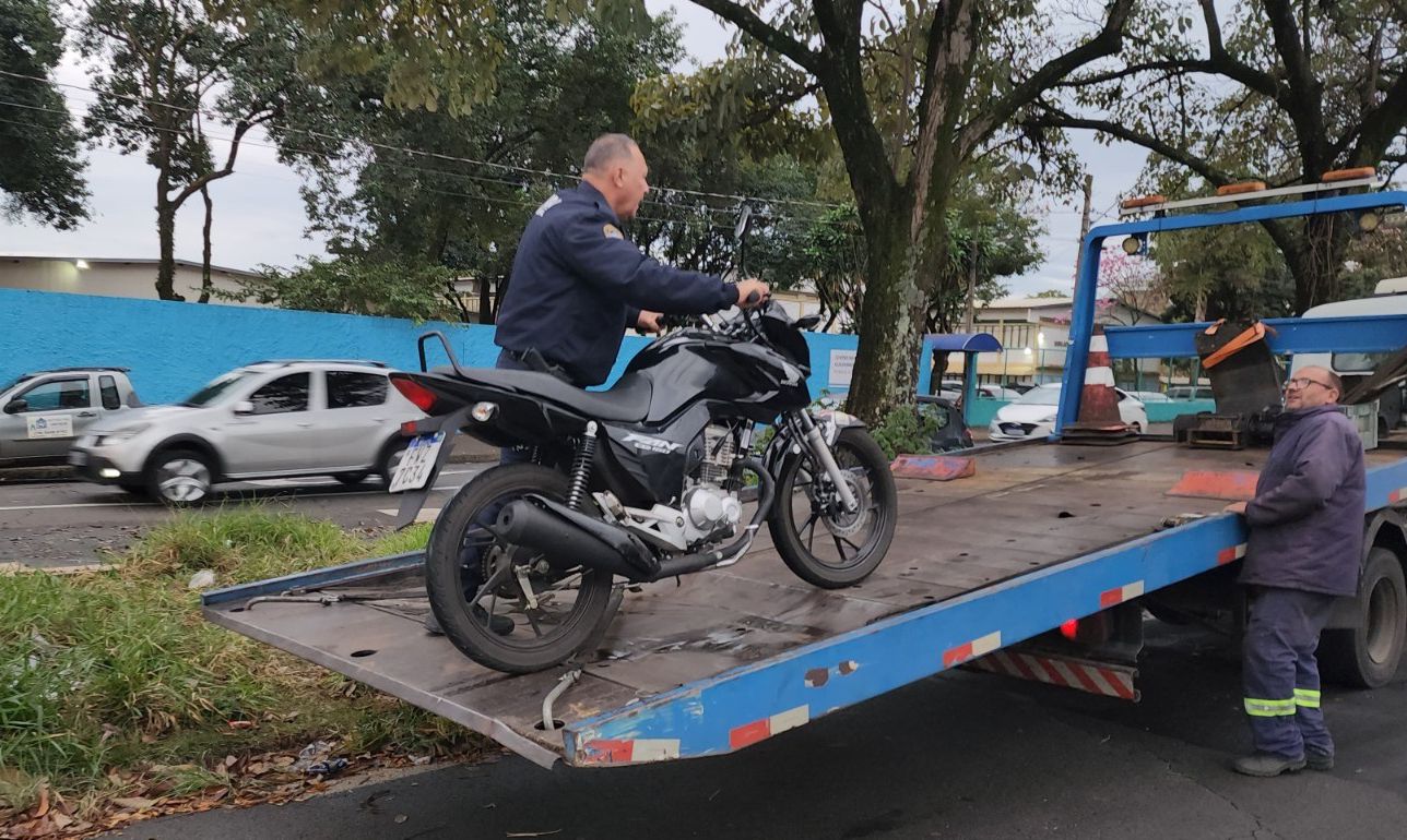GCM de Limeira flagra motociclista com escapamento adulterado e dispositivo para burlar fiscalização