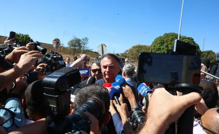 Defesa de Bolsonaro tem até as 21h13 para enviar explicações a Moraes