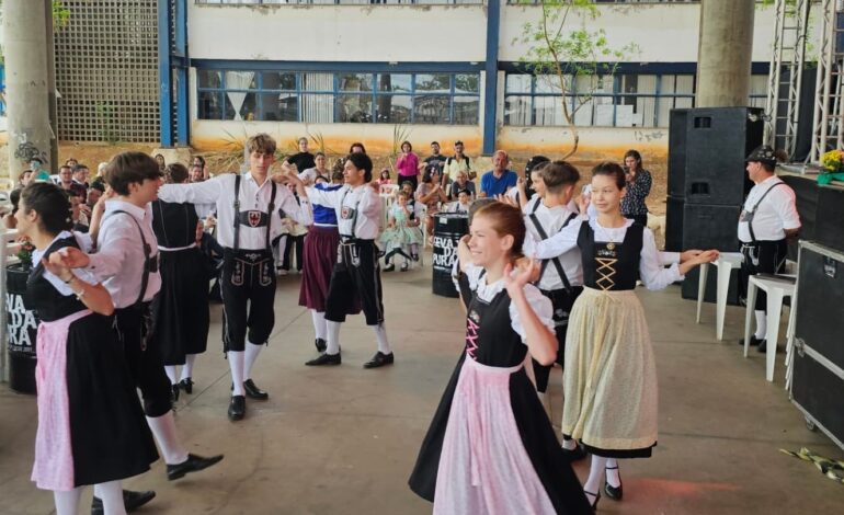 Festa Alemã mantém tradição com gastronomia típica e música no Parque Cidade