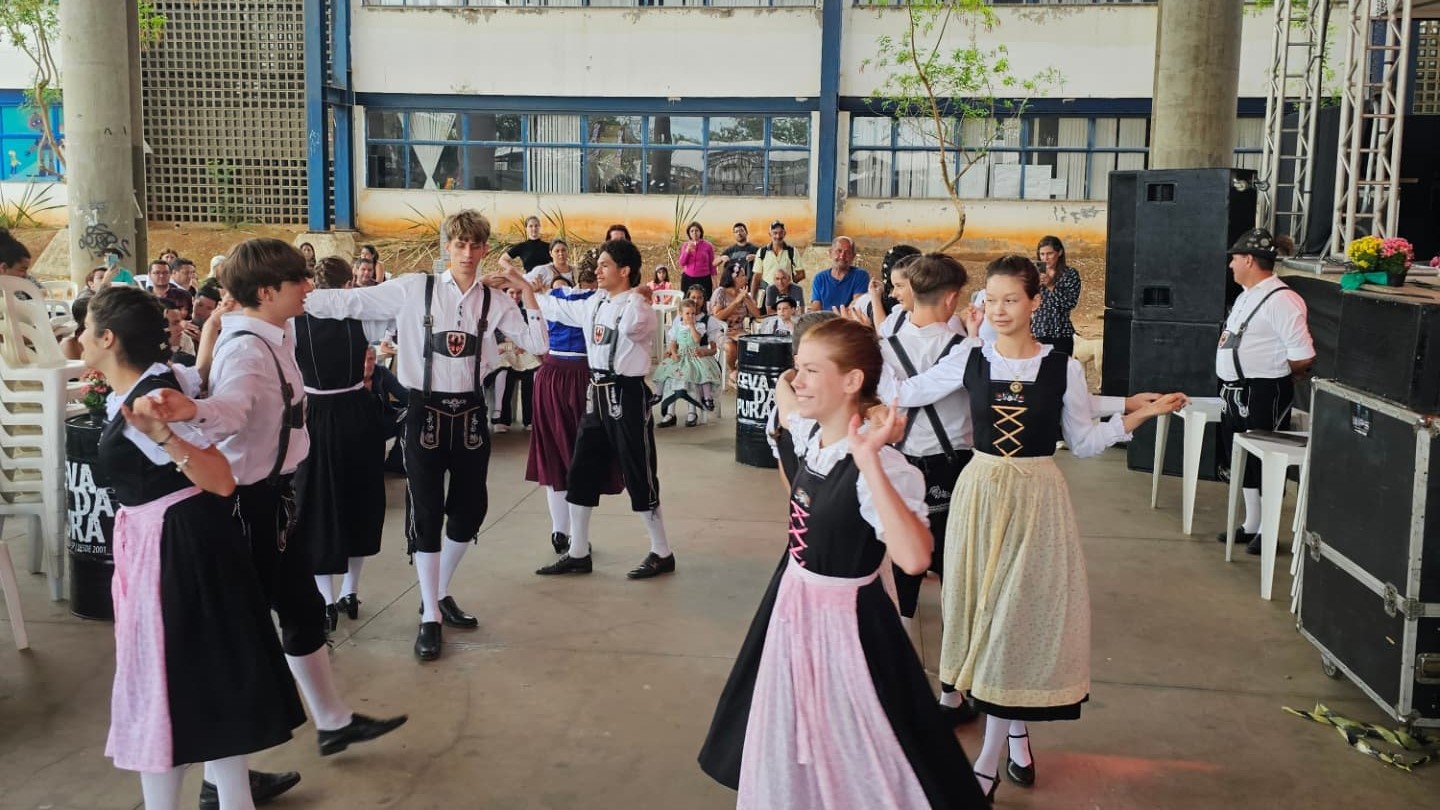 Festa Alemã mantém tradição com gastronomia típica e música no Parque Cidade