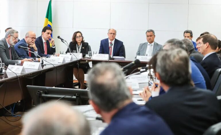 Governo busca negociação com EUA e pede apoio de empresários