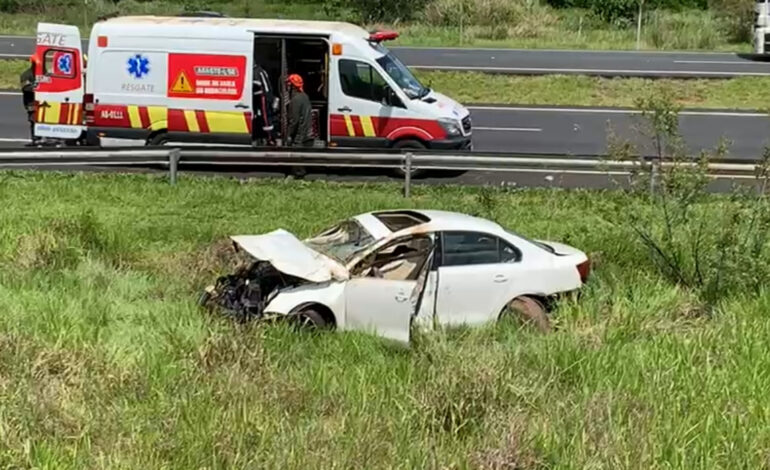 Motorista fica gravemente ferido após capotamento na Rodovia dos Bandeirantes, em Limeira