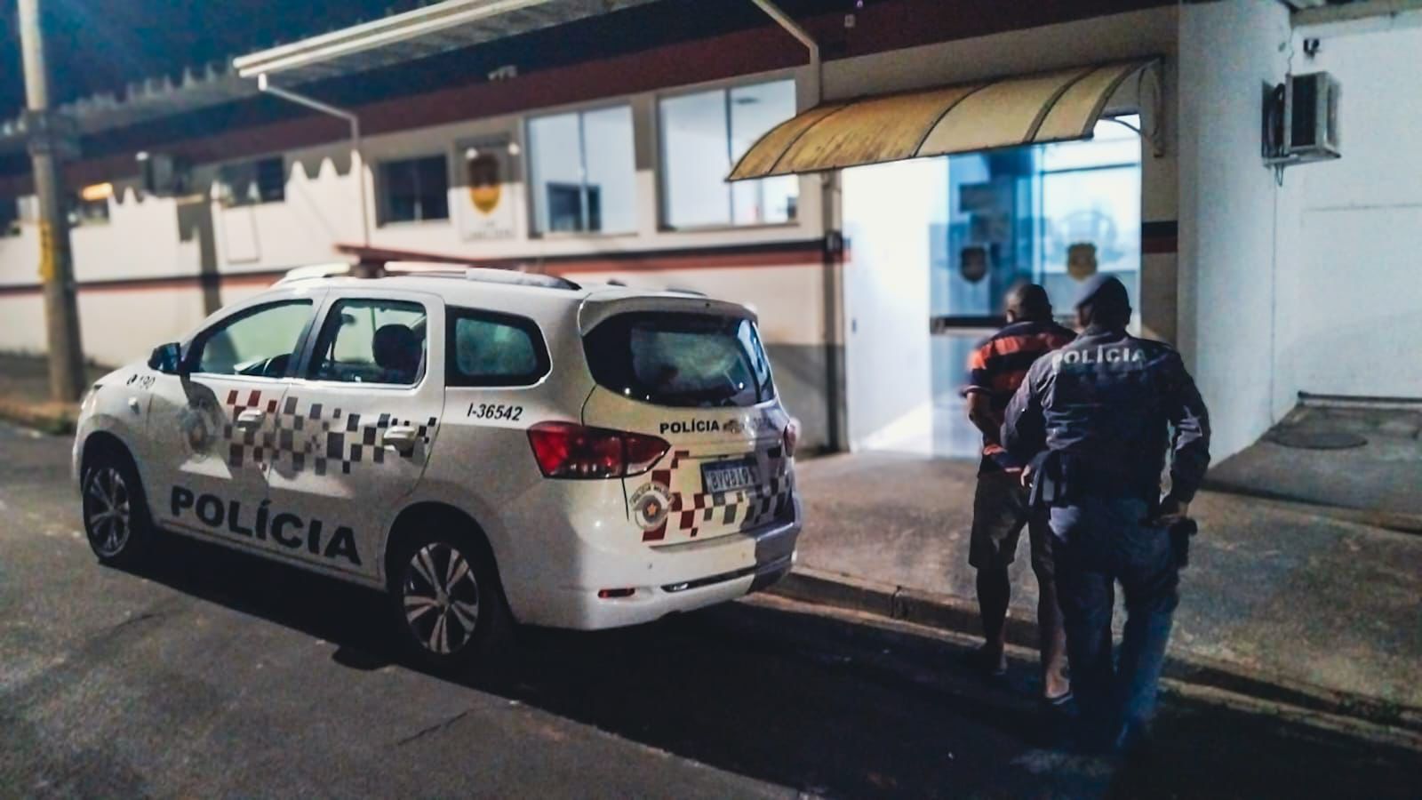 Homem é preso em flagrante por agredir companheira em Cordeirópolis