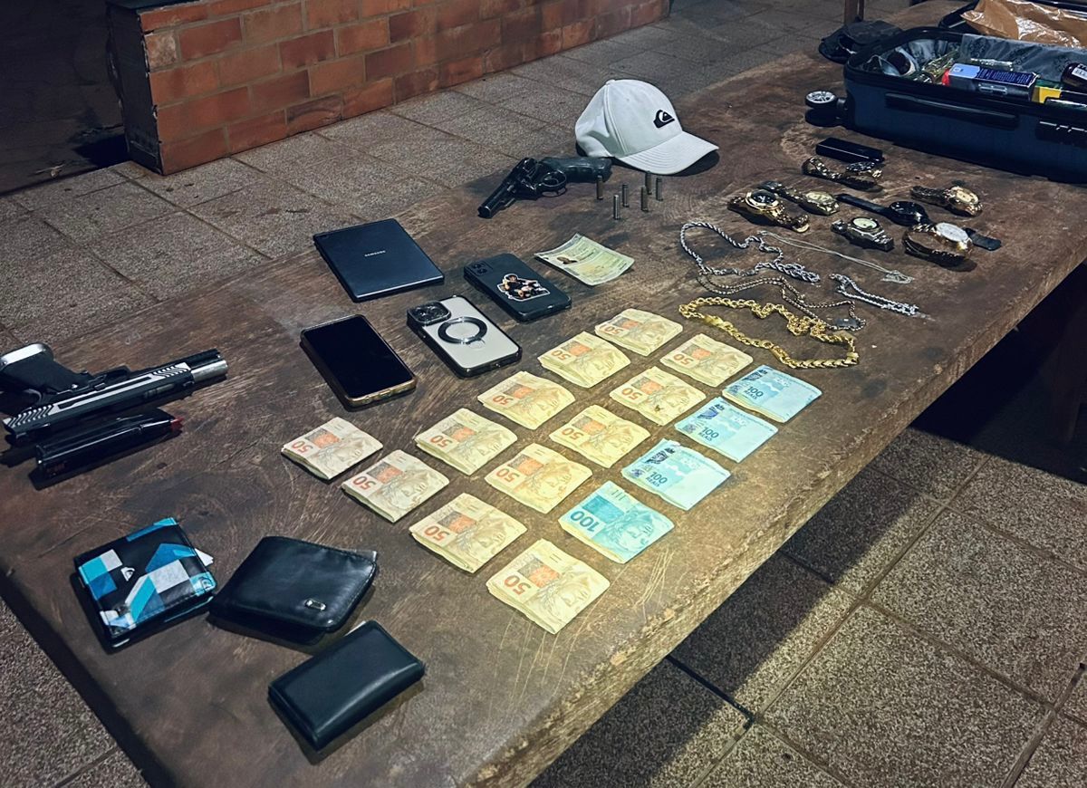 PM desmonta cativeiro e prende dois criminosos após libertar caminhoneiros mantidos reféns em Limeira; terceiro foi baleado