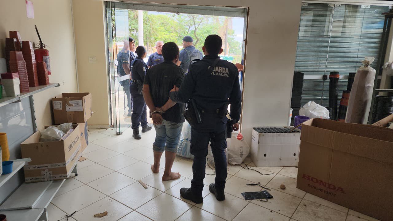 GCM detém homem após tentativa de furto em depósito na Avenida Campinas, em Limeira