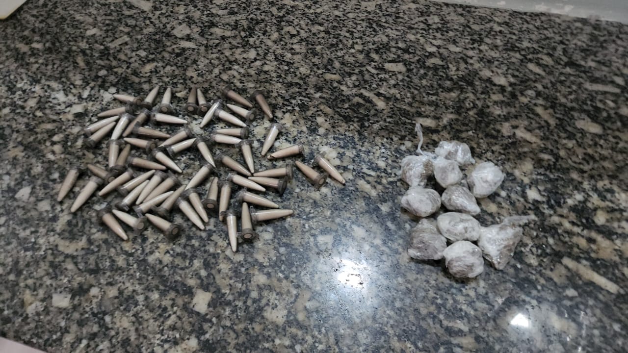 Adolescente é apreendido por tráfico de drogas após tentar fugir sobre o capô de um carro em Limeira