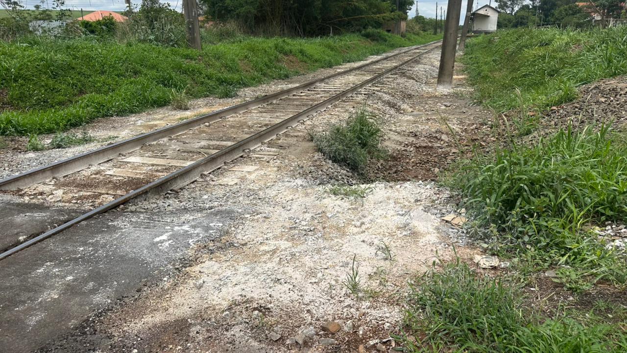 Moradores do bairro Tatu, na zona rural de limeira, reclamam de forte cheiro de soja na linha do trem