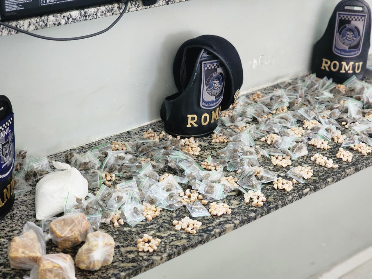 ROMU encontra mais de 900 porções de crack enterradas em área verde de Limeira