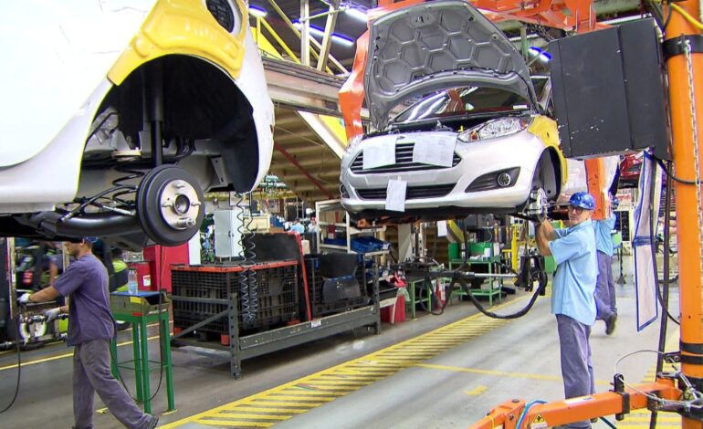 Produção de veículos avança no Brasil em 2025, mas dezembro é marcado por queda na indústria
