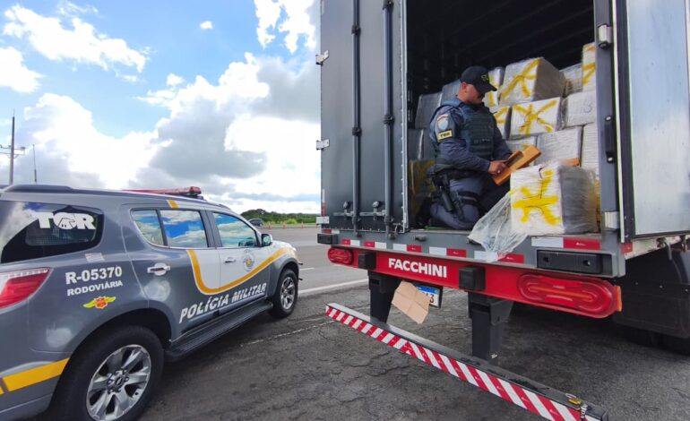 PM Rodoviária apreende quase uma tonelada de maconha escondida em carga de óleo vegetal no interior de SP
