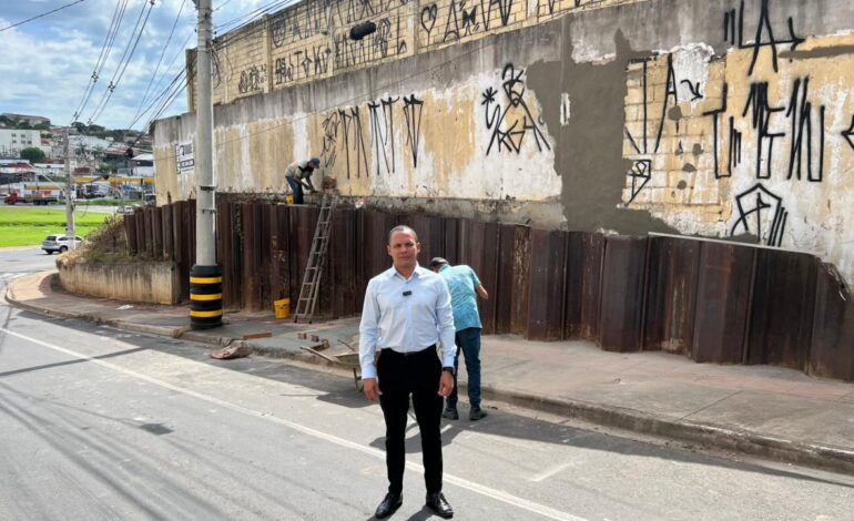 Everton Ferreira acompanha início dos reparos em muro que mantém alça do viaduto Barroca Funda interditada