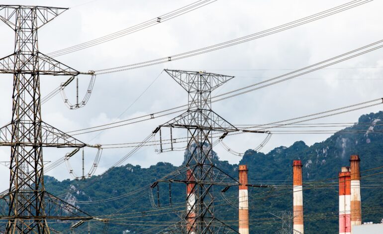 Conta de luz permanece sem taxa extra em fevereiro após decisão da Aneel