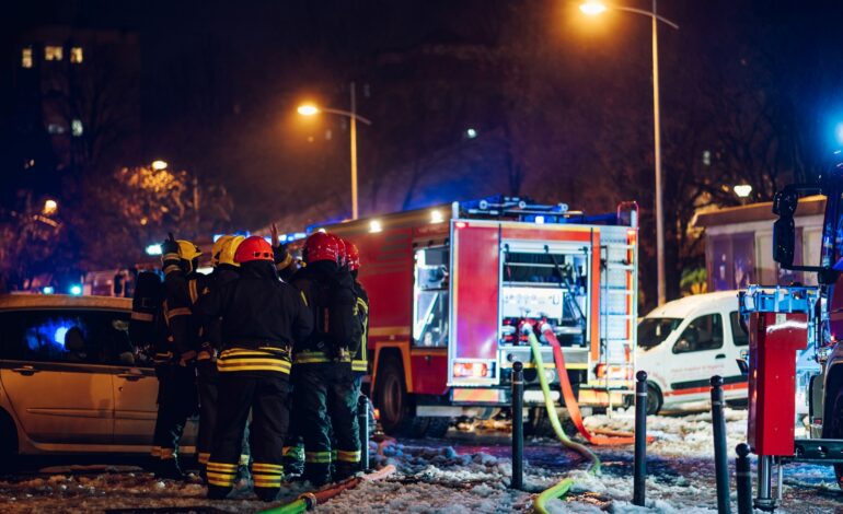 Veículo perde o controle, capota e atinge três carros no Cidade Jardim