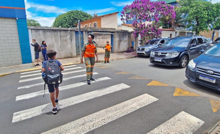Ação educativa reforça segurança no trânsito na volta às aulas