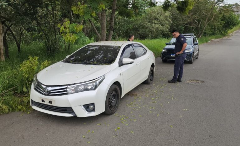 GCM encontra Corolla roubado com perfuração de tiro em bairro de Limeira