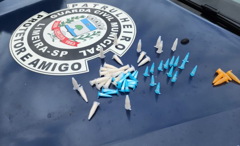 GCM apreende cocaína escondida em muro de escola durante ronda no Abílio Pedro