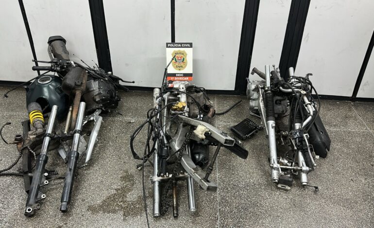 Mulher usava cadeirinha de bebê para entregar peças de motos furtadas em SP