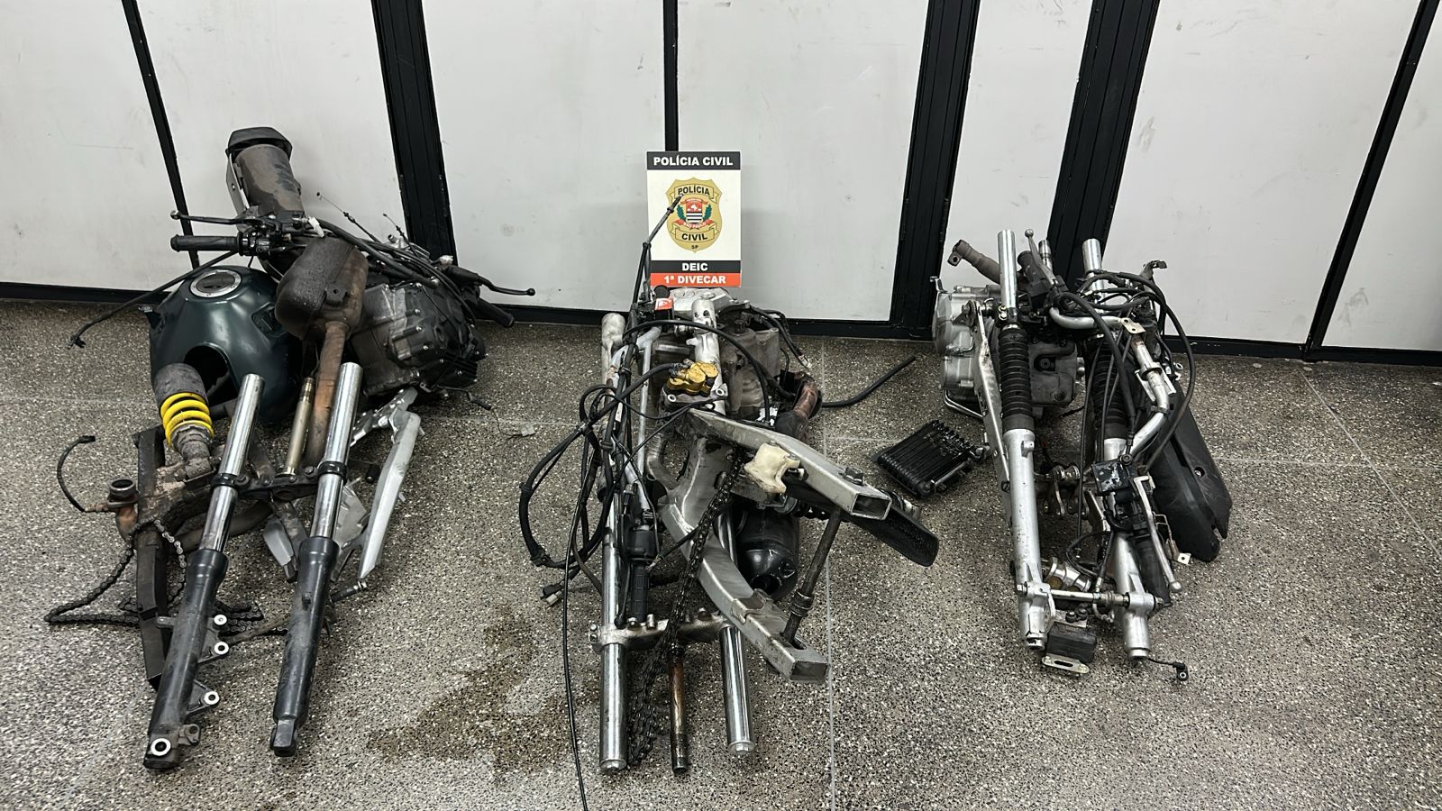 Mulher usava cadeirinha de bebê para entregar peças de motos furtadas em SP