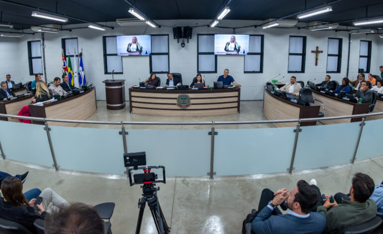 Câmara debate 30 requerimentos e aprova cinco projetos e 11 moções na sessão ordinária