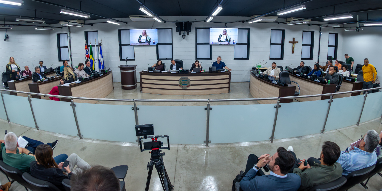 Câmara debate 30 requerimentos e aprova cinco projetos e 11 moções na sessão ordinária