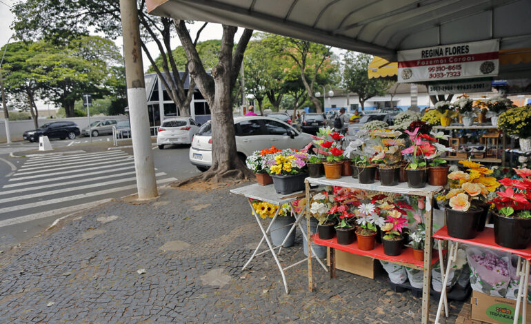 Cemitérios devem receber 4 mil visitantes no fim de semana do Dia dos Pais; trânsito terá interdições