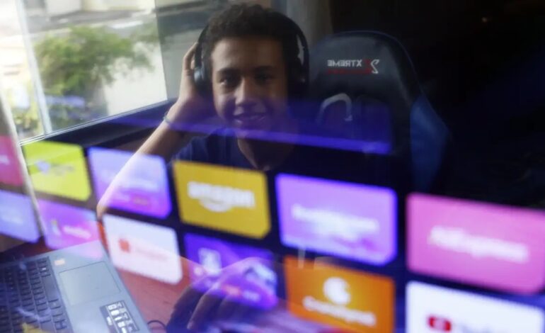 Câmara aprova urgência e deve votar regras para proteger crianças na internet