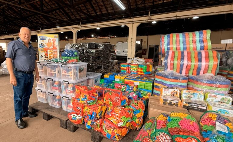 Escolas de Limeira recebem livros didáticos e brinquedos pedagógicos