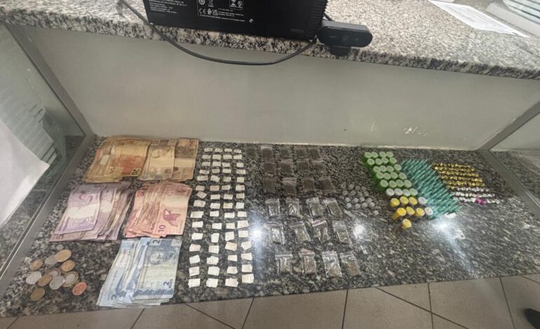 Homem é preso por tráfico de drogas: crack, cocaína, maconha e haxixe são apreendidos