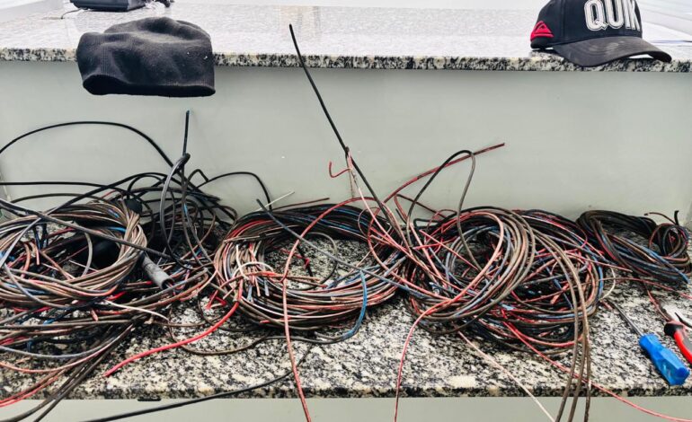 Dois homens são presos em Limeira após furtar fiação elétrica de imóvel comercial