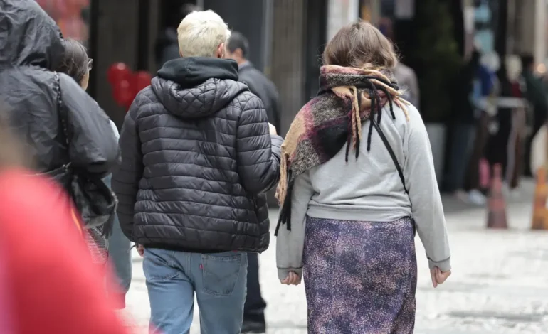 Frente fria associada a ciclone baixa temperatura no Sul do país