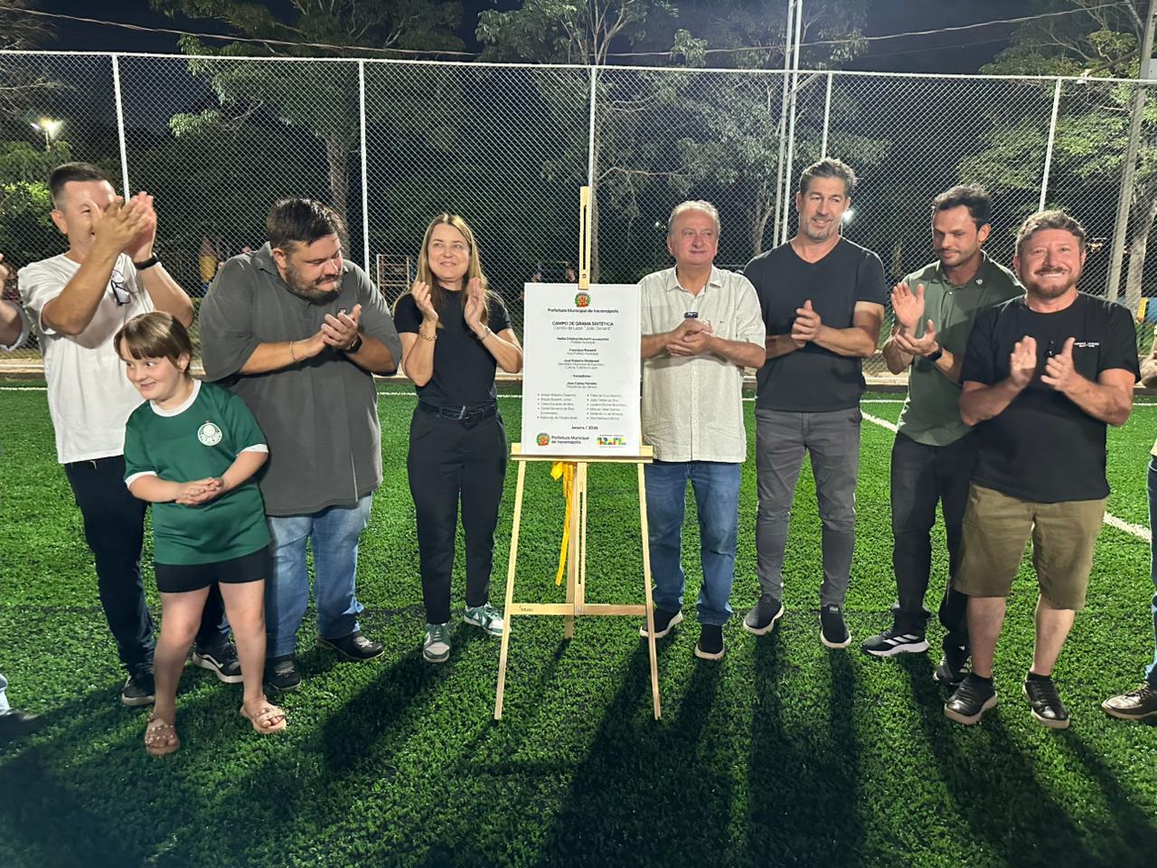 Prefeitura inaugura novo campo de grama sintética do Centro de Lazer