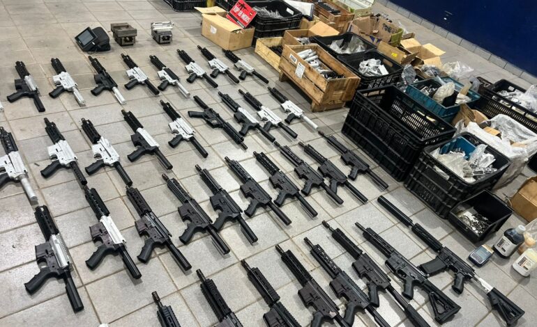 Polícia Militar e Polícia Federal desmantelam fábrica clandestina de armas em Americana