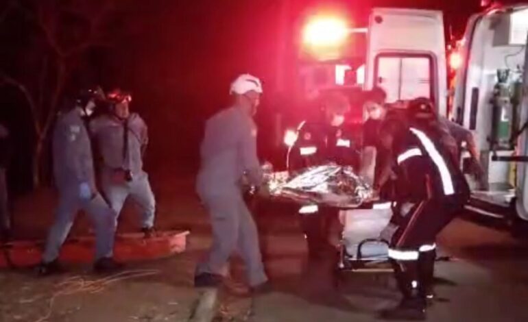 Corpo de Bombeiros resgata homem de barranco no Jardim Paineiras, em Limeira
