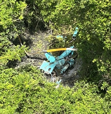 Helicóptero cai em área de mata em Guaratiba e mata três pessoas no Rio