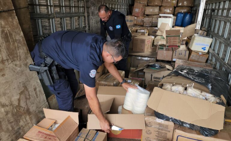 GCM flagra caminhão com cerca de 4 toneladas de produtos alimentícios sem refrigeração em Limeira