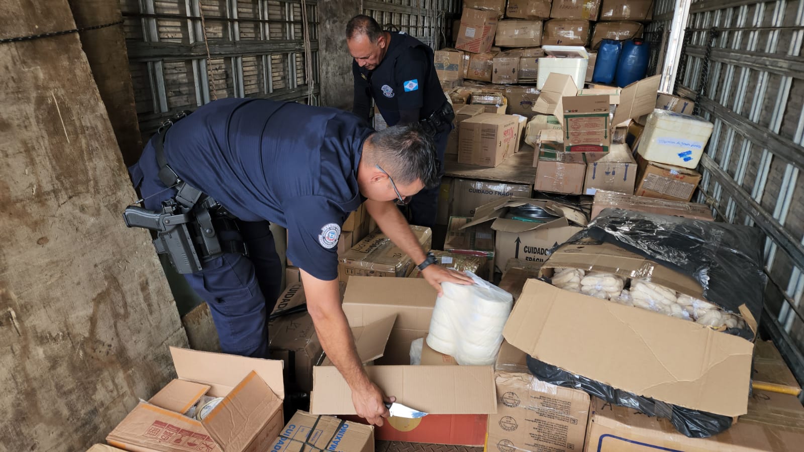 GCM flagra caminhão com cerca de 4 toneladas de produtos alimentícios sem refrigeração em Limeira