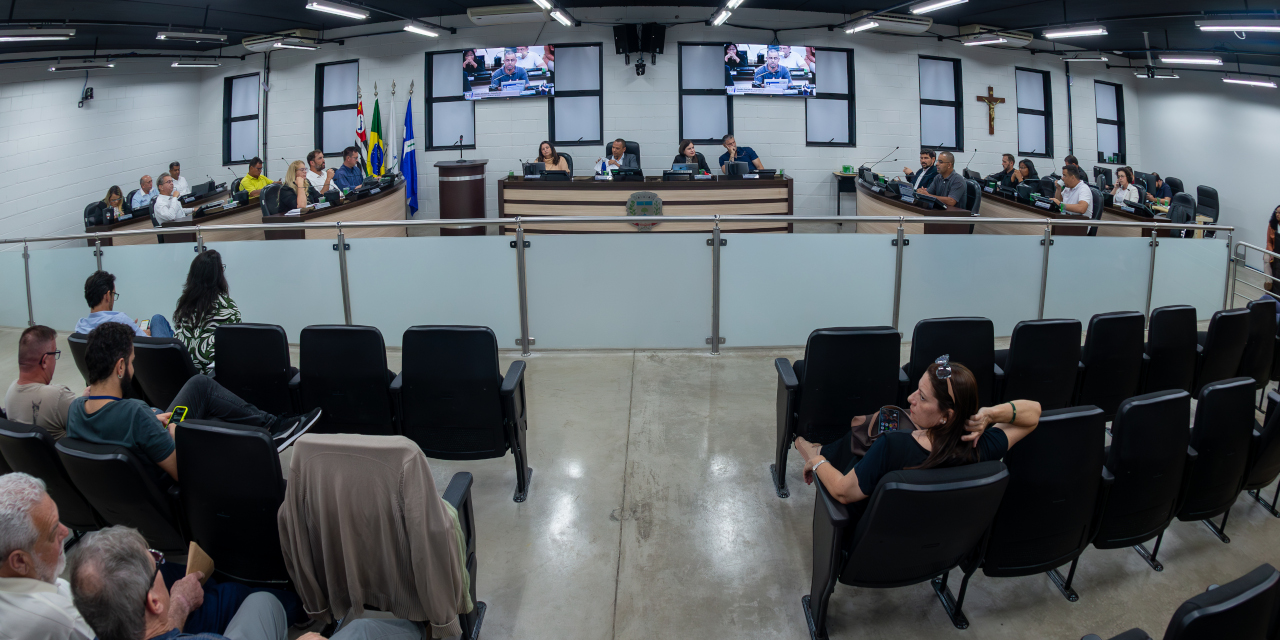 Sete projetos são aprovados na Câmara, vereadores também discutem nove requerimentos