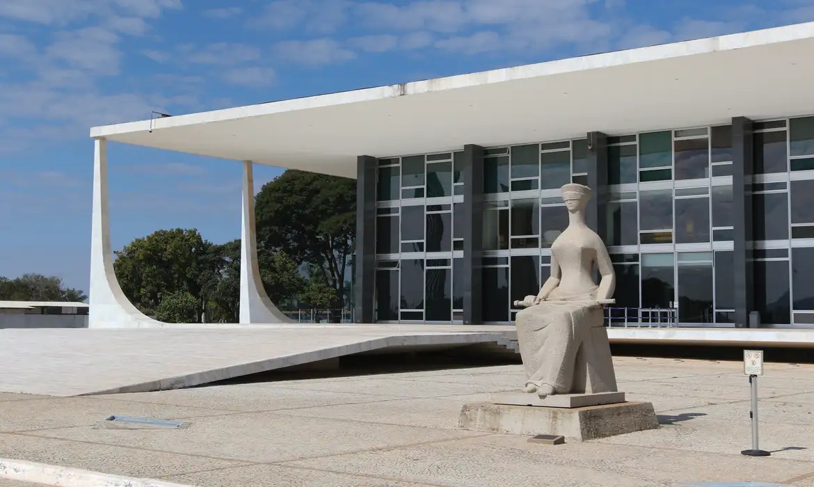 STF diz que não se desviará de seu papel de cumprir a Constituição