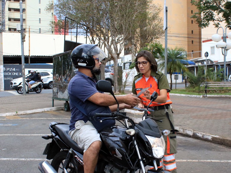 GCM e agentes de trânsito realizam barreiras educativas de trânsito em Limeira