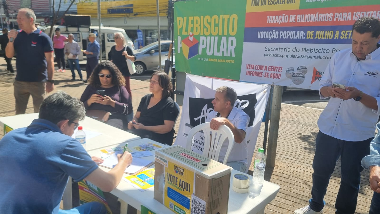 Em Limeira, população opina sobre redução da jornada e isenção do IR
