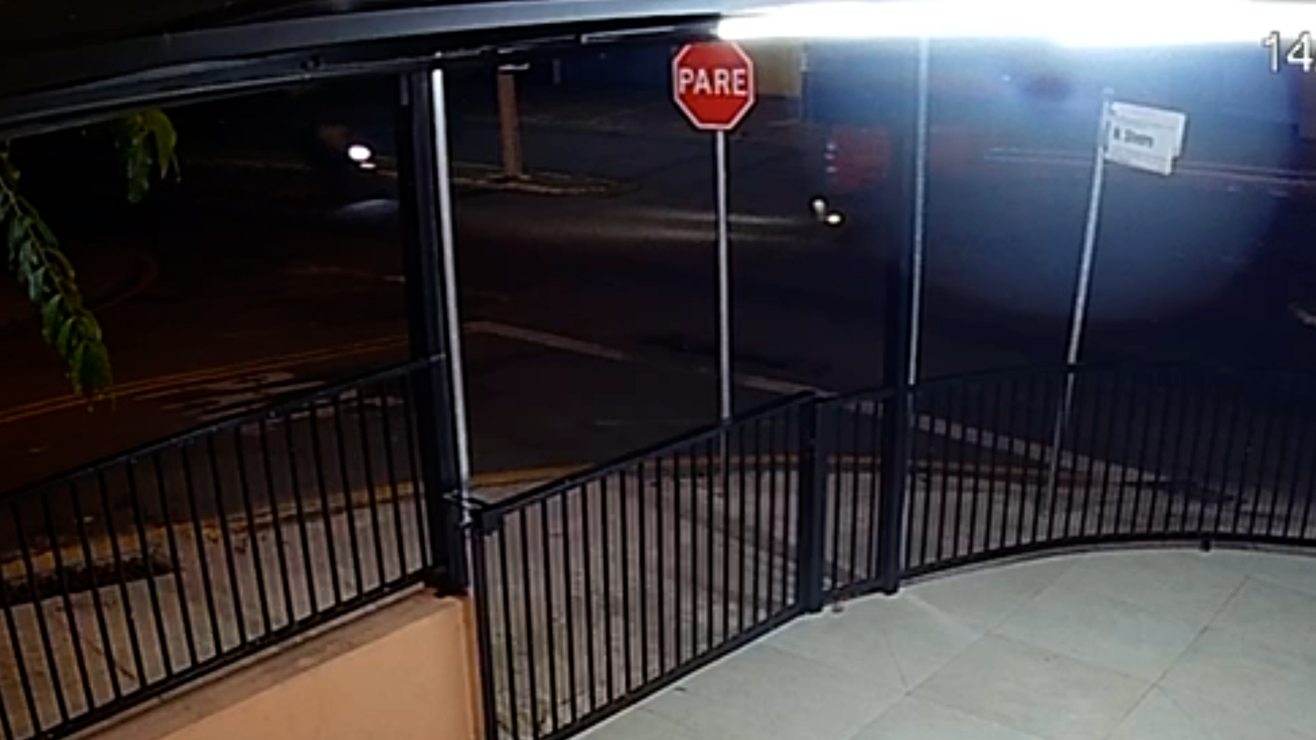 Motociclista fica em estado grave após colisão com caminhão na Avenida Campinas, em Limeira